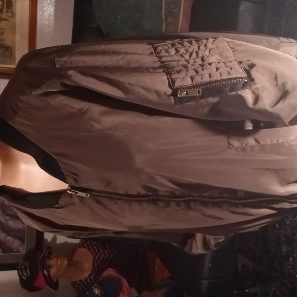 New Look Windbreaker Jacket. Size 2X(fits like a SZ L.
